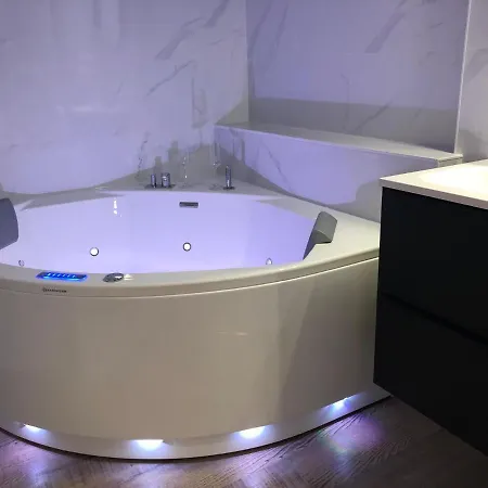 Suite Bubbles Spa - Luxe - Centre Ville - Calme - Wifi Troyes Exterior foto